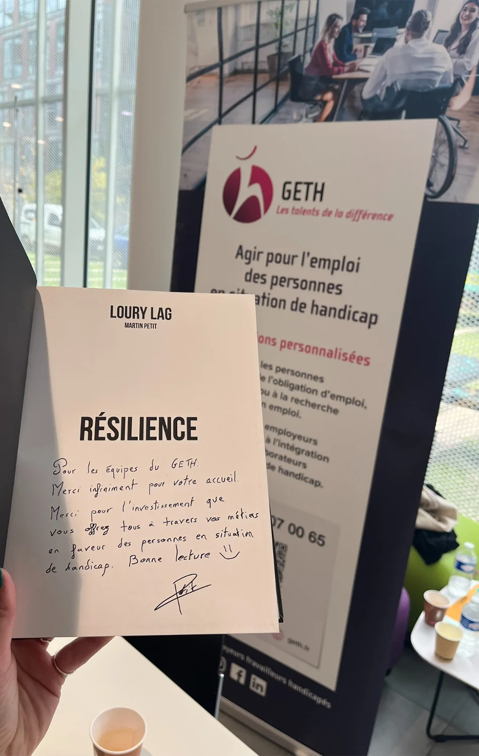 Journée HEJ 2023 - dédicace au GETH sur la première page du livre Résilience de Martin Petit