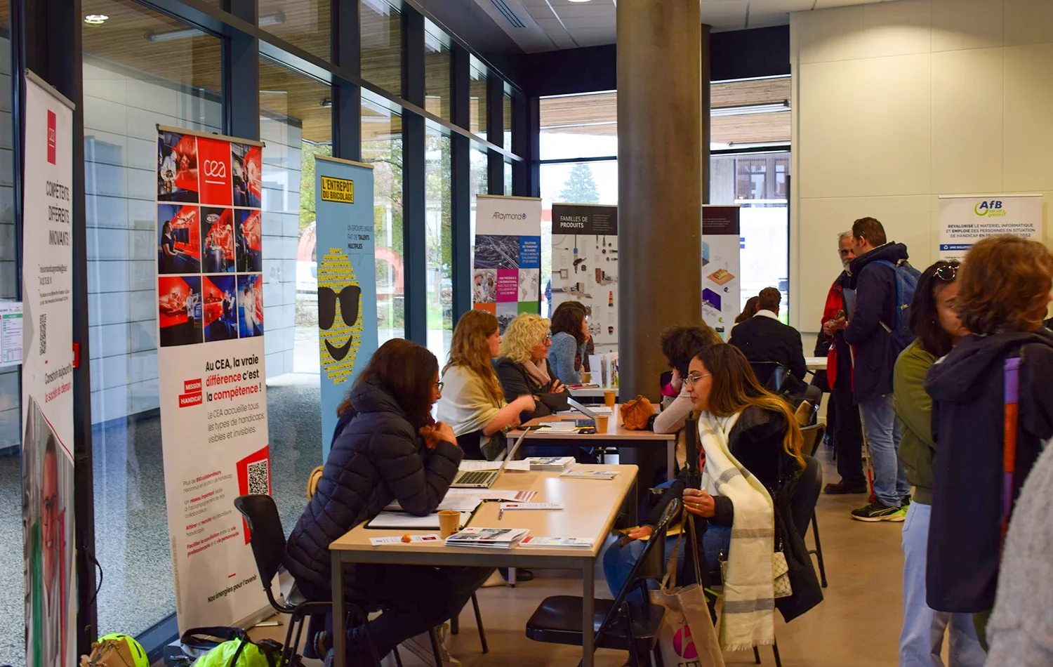 Visuel Actu Evénement - HEJ 2024 - Stands partenaires 10 Journée HEJ - Handicap Emploi Jeunes 2024 - stands partenaires CEA, Entrepôt du bicolage, ARaymond et AFB