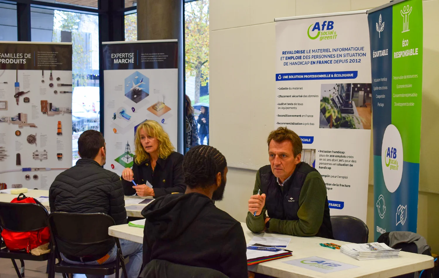 Visuel Actu Evénement - HEJ 2024 - Stands partenaires 5 Journée HEJ - Handicap Emploi Jeunes 2024 - stands partenaires AFB et ST Microelectronics