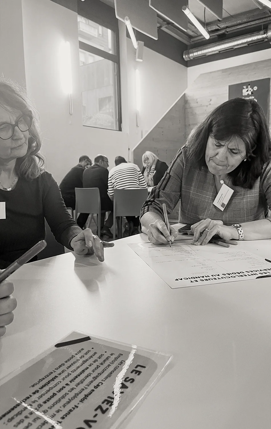 Visuel Actu Evénement - Soirée adhérents 2024 - Ateliers 8 Soirée des adhérents du GETH 2024 - deux personnes concentrées lors d'un atelier