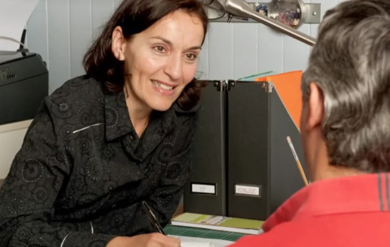 Semaine européenne pour l'emploi des personnes handicapées (SEEPH) 2025 - salariée du GETH dans l’exercice de ses fonctions, lors d’une mise à disposition